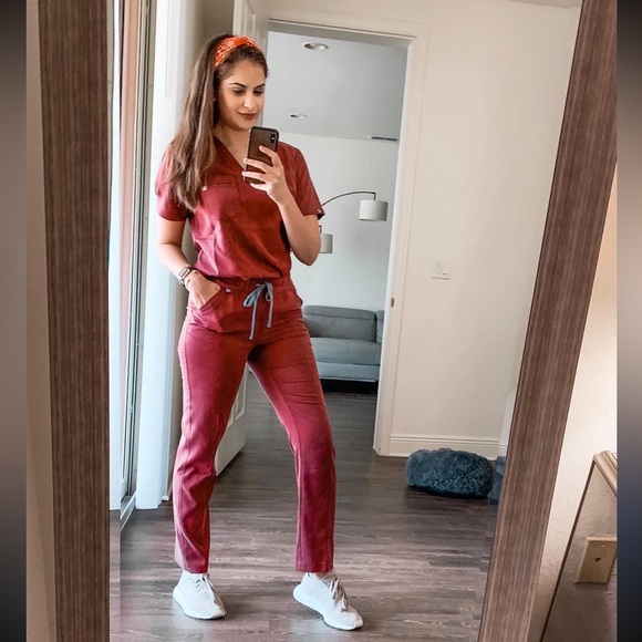 Mediclo burgundy one-pocket scrub top and straight-leg cargo pant. - Picture 1 of 2